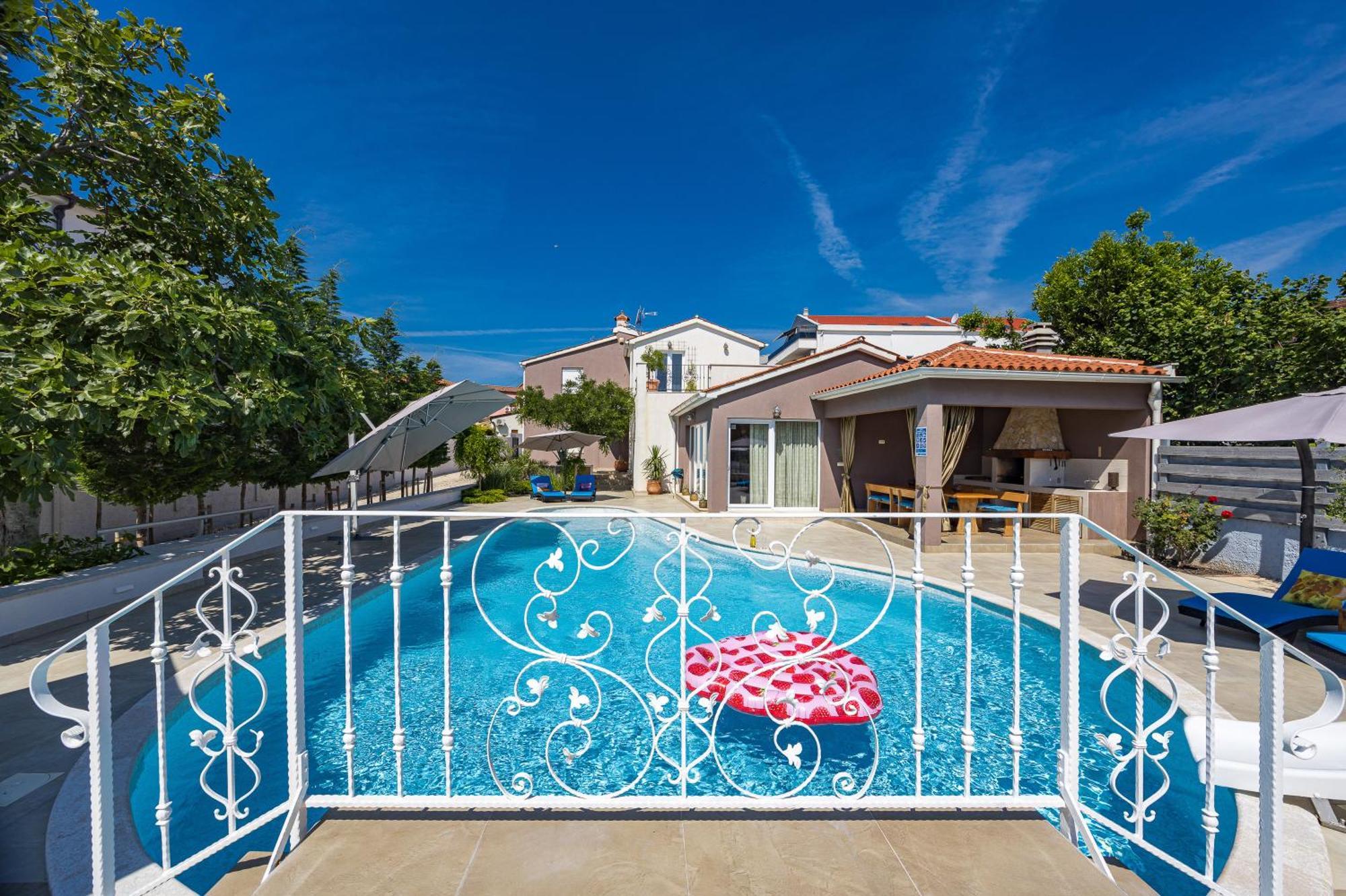 Five Bedroom Villa Emily With Pool In Medulin Exterior photo